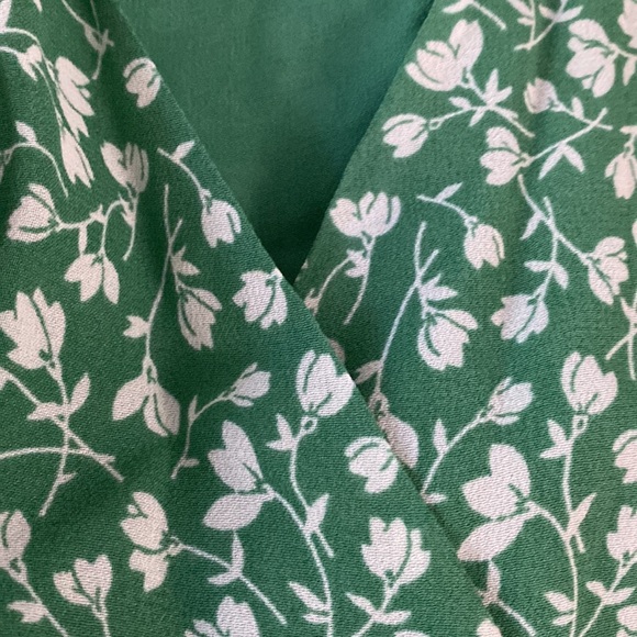 ❌SOLD❌NWOT Reformation Thora Floral Dress💚🤍💚 - Picture 6 of 11